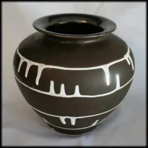 Duits vaasje, Ravelli? bruin met wit