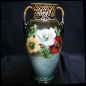 Jugendstil vaasje met bloemen, polychroom geglazuurd 1900-1920