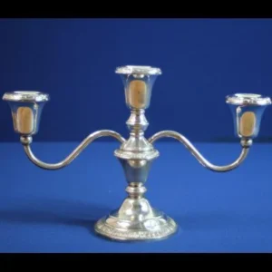 Kandelaar, 3 kaarsen. Sterling by Frank M. Withing & Company70